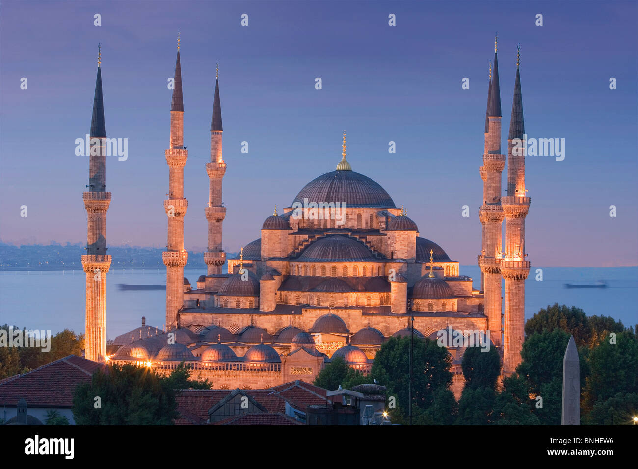 La Turchia Giugno 2008 Istanbul city Moschea Blu Sultan Ahmed moschea crepuscolo crepuscolo illuminazione accesa Foto Stock