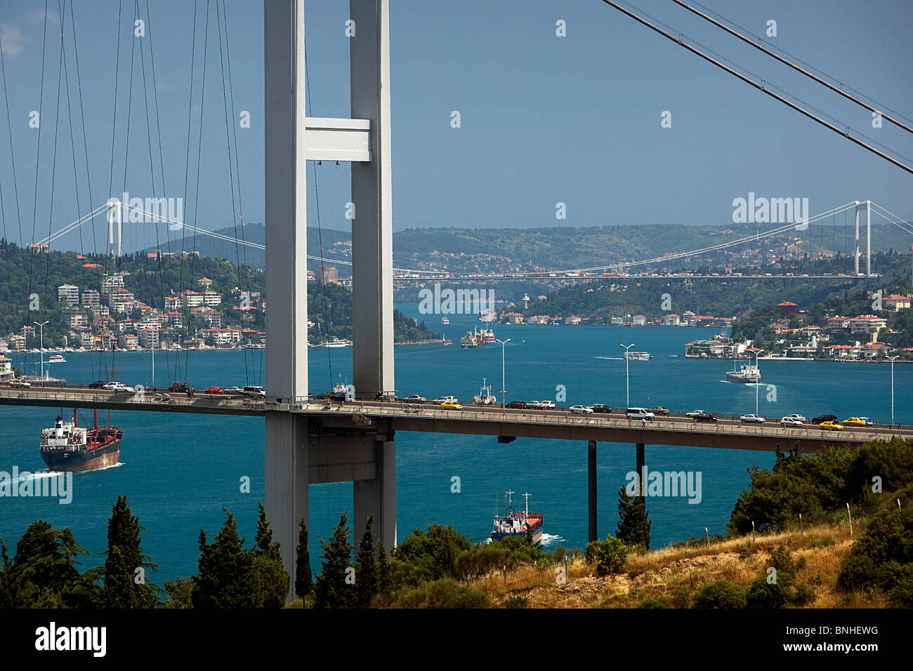 La Turchia Giugno 2008 Istanbul City lo stretto del Bosforo Ponte sul Bosforo Fatih Sultan Mehmet ponti ponte di sospensione per via navigabile Foto Stock