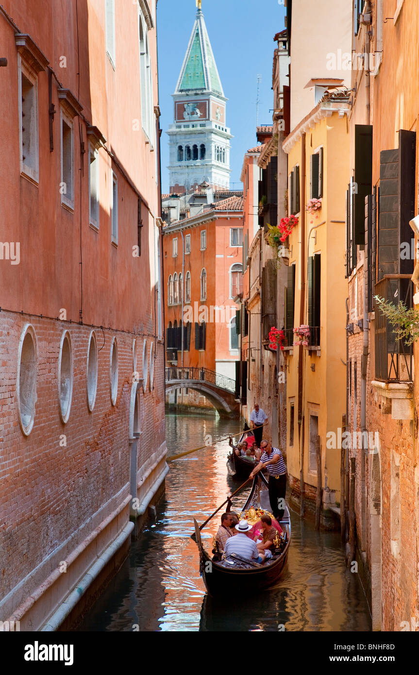 L'Europa, Italia, Venezia, Venezia, elencato come patrimonio mondiale dall' UNESCO e in Gondola a Venezia Foto Stock