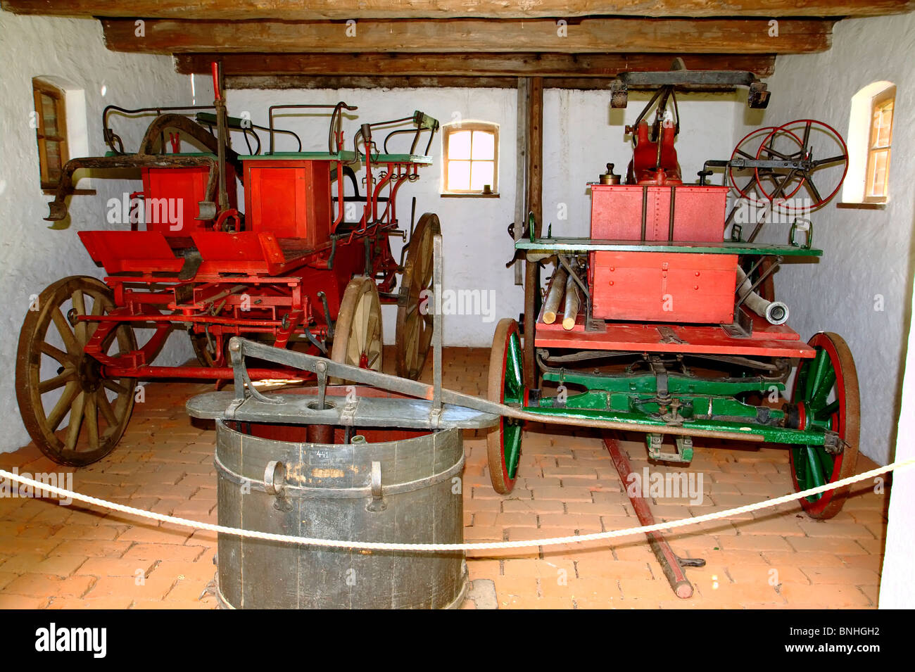 Antiche attrezzature antincendio. L'architettura Folk Museum, Olsztynek-Poland. Foto Stock