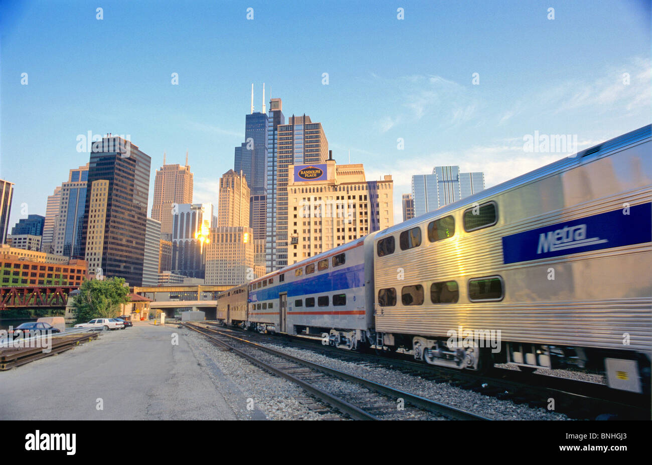 USA Stati Uniti Illinois Chicago city grattacieli grattacielo lasciando la Union Station America Loop cityscape treno Foto Stock