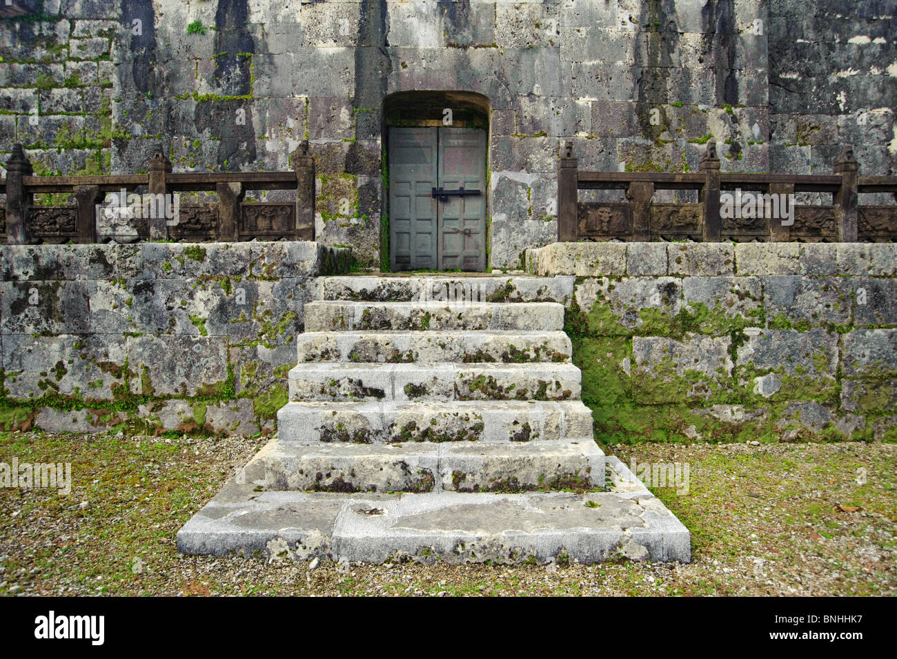 Giappone Tamaudun mausoleo Shuri Naha city Prefettura di Okinawa del patrimonio mondiale UNESCO Architettura Asia tombe esterno re Foto Stock