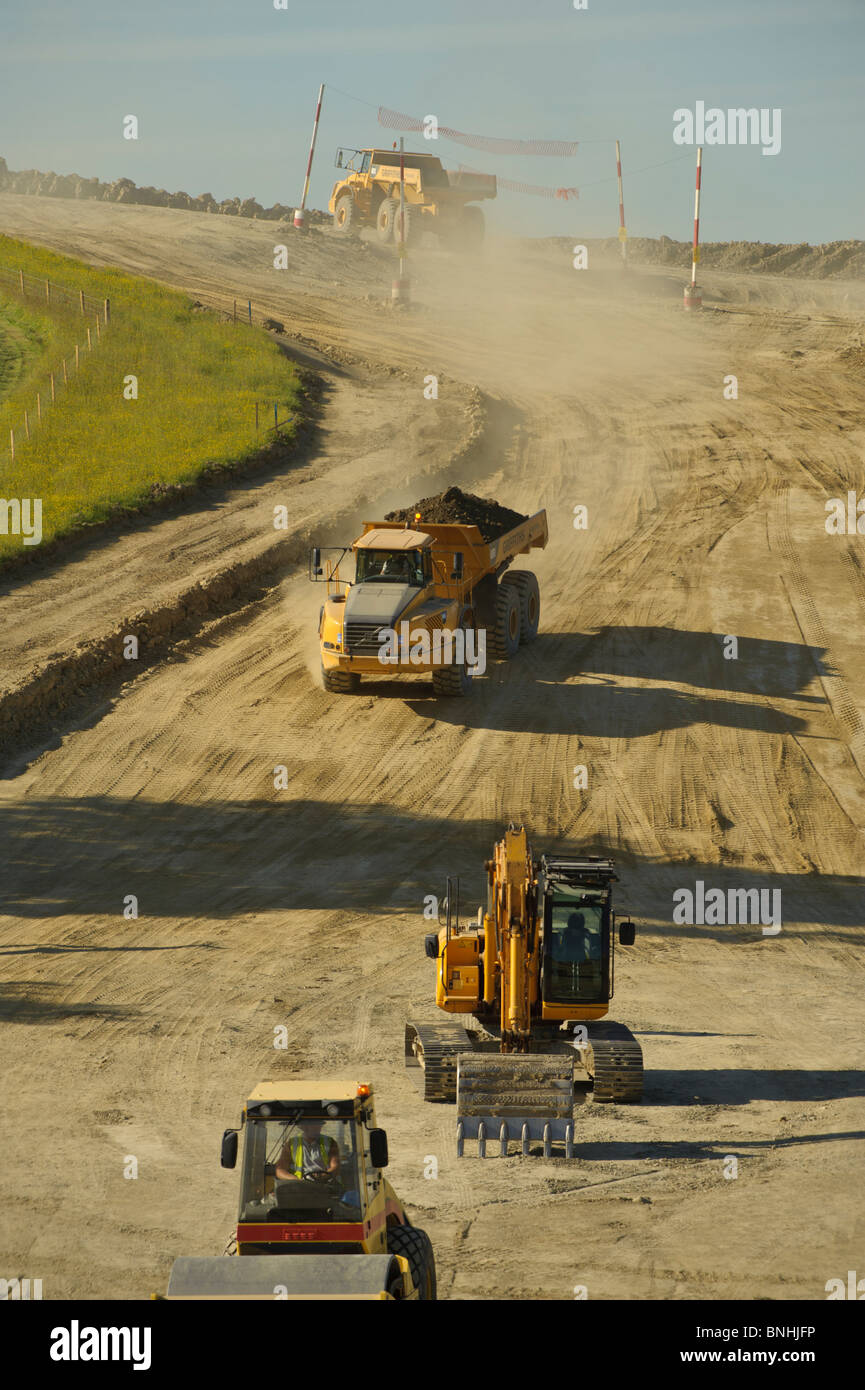 Impianto pesante di preparare un nuovo percorso per la A470 trunk road vicino Cwmbach Llechryd, Builth Wells, Mid Wales UK Foto Stock