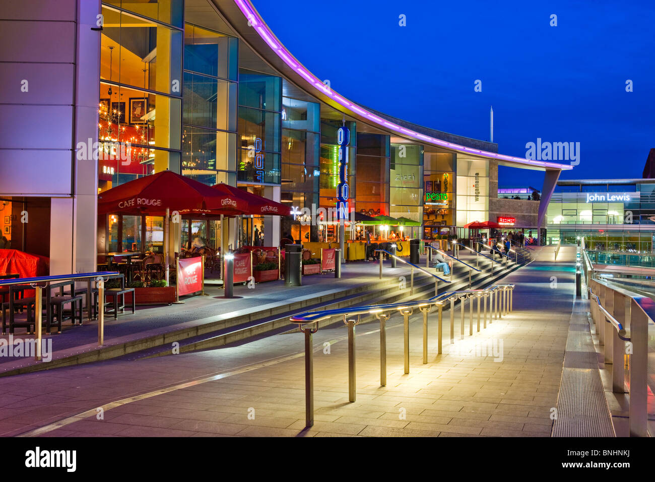 Liverpool One Shopping Mall complesso Liverpool England Regno Unito al crepuscolo Foto Stock