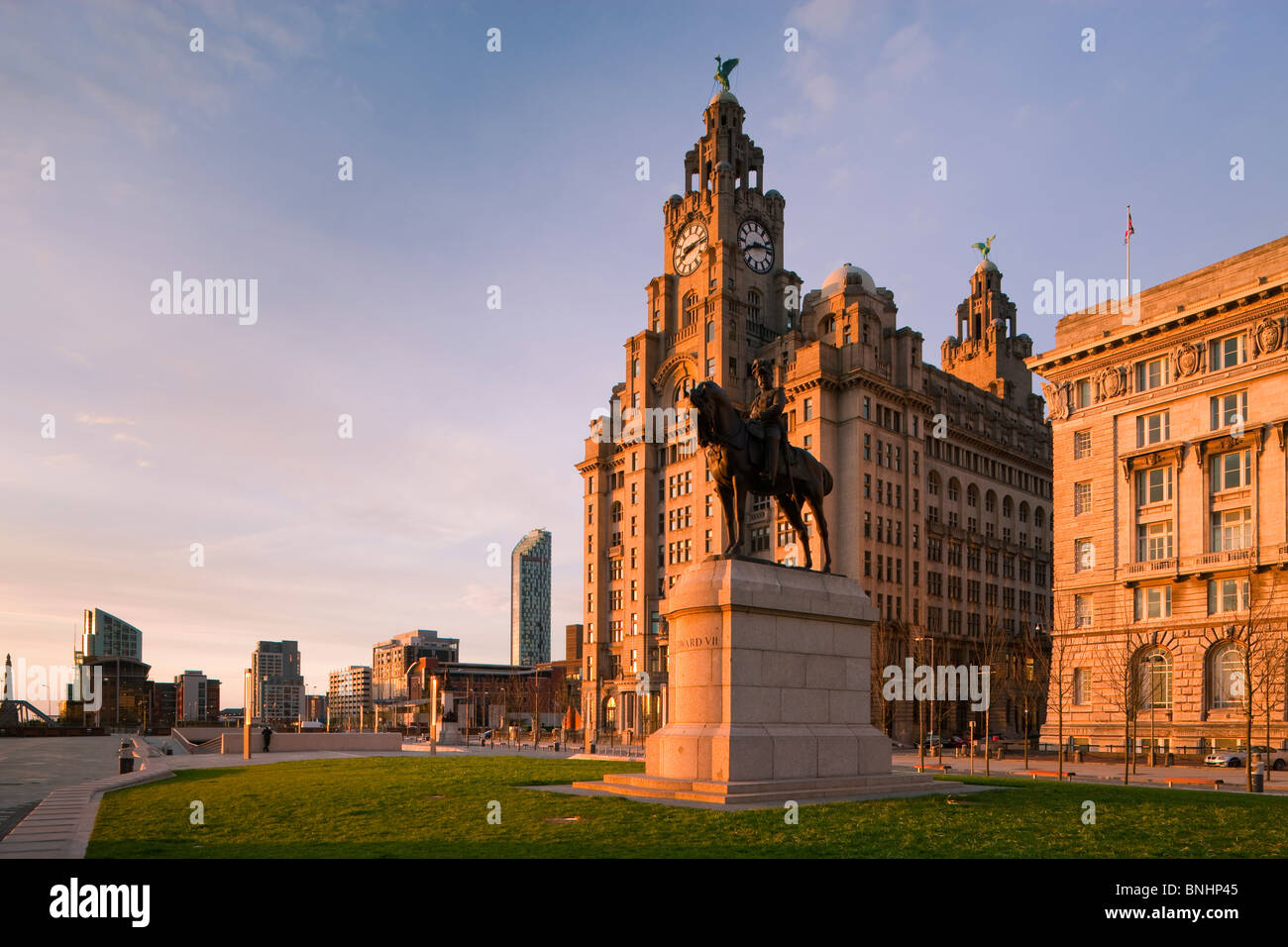 Il porto di Liverpool Cunard e fegato edifici comprendono le tre Grazie Liverpool England Foto Stock