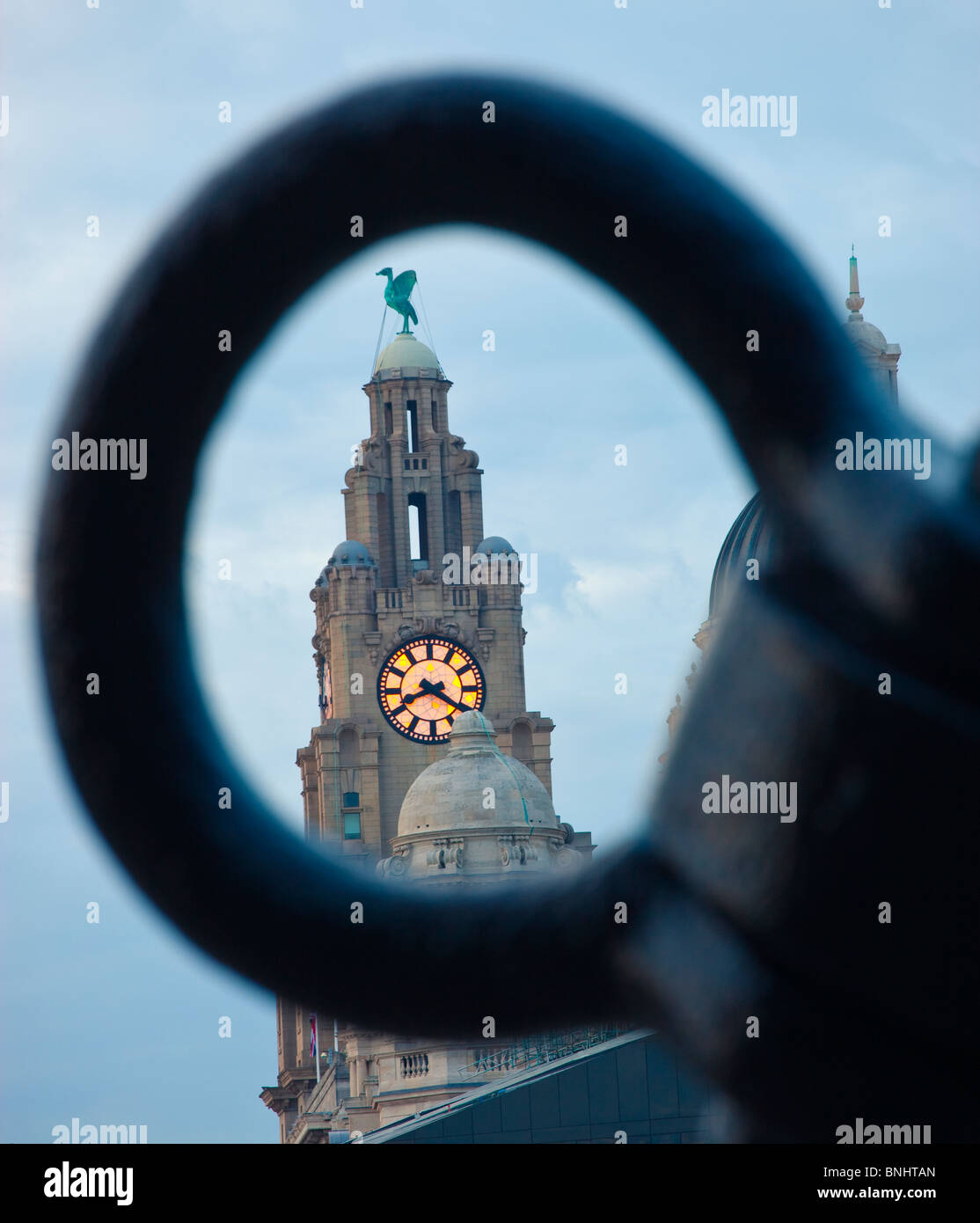 Pier Head e le Tre Grazie Liverpool England Regno Unito al crepuscolo Foto Stock