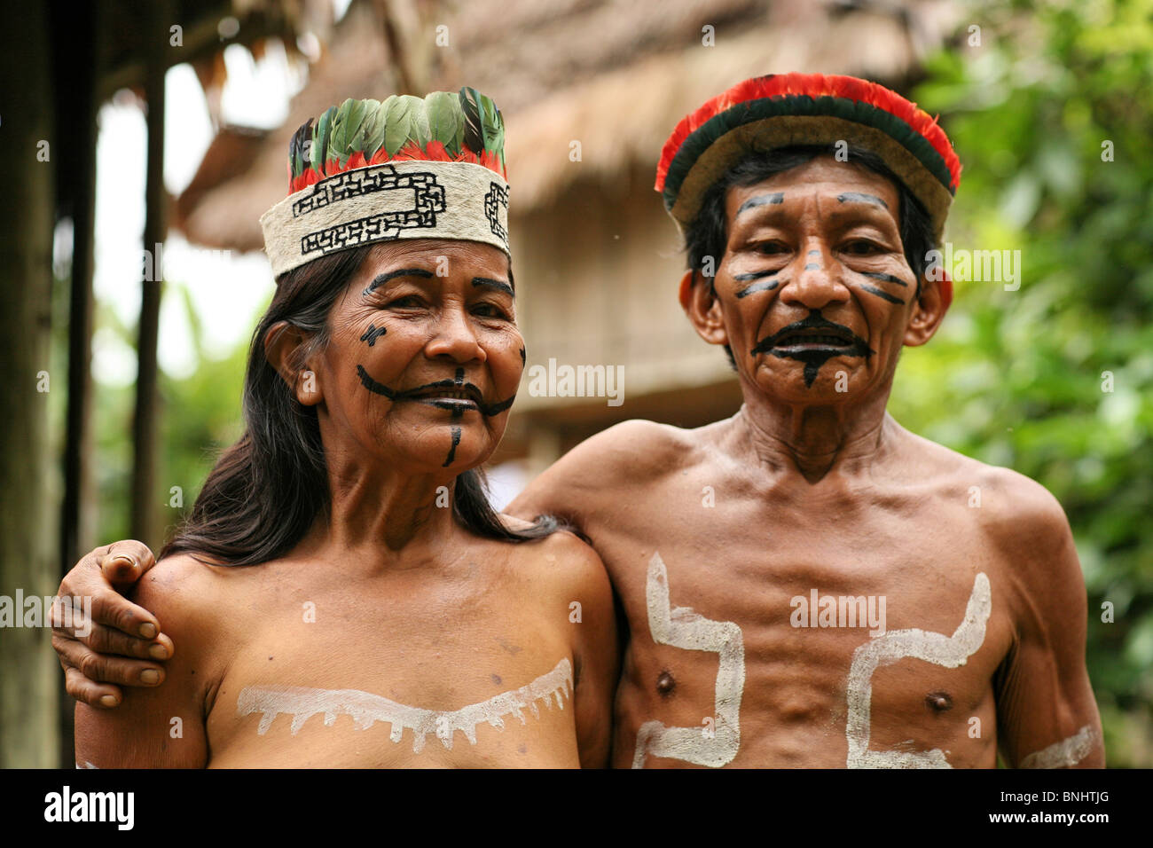 Pevas Perù la foresta pluviale amazzonica Amazzonia giungla foresta fluviale tropicale tropici Americani indigeni Huitoto persone indigeni nativi Foto Stock