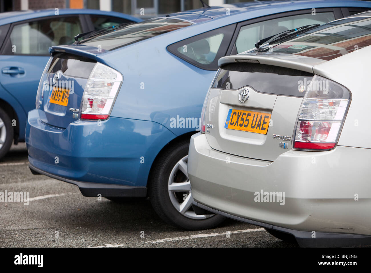 Tre elettrico Toyota Hybrid Synergy Drive vetture nei motivi di Università Bangor, il Galles del Nord. Foto Stock