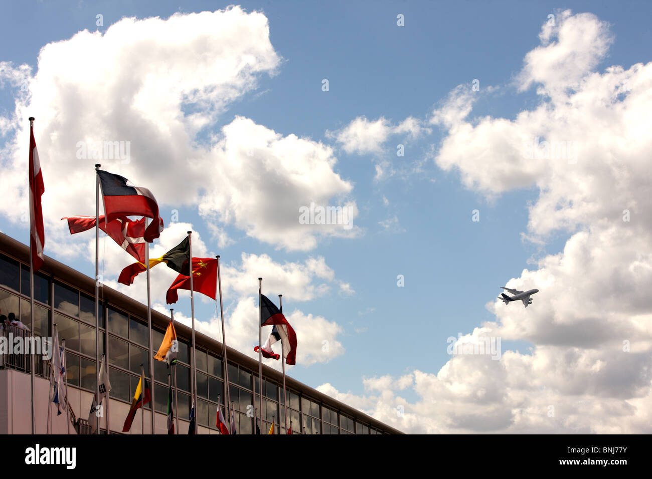 Airbus A380 fying su airshow di Farnborough Foto Stock