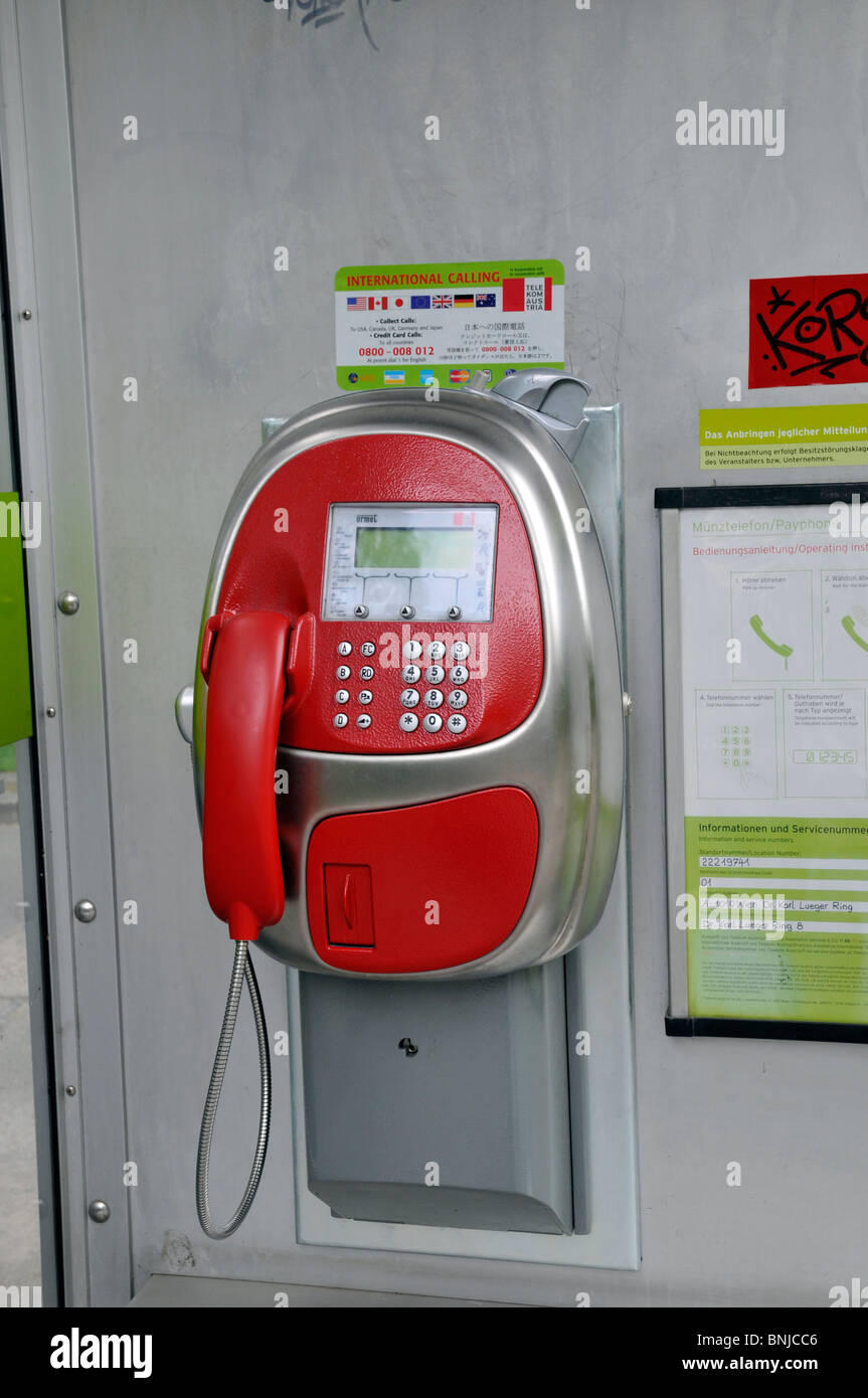 Red Vienna telefono pubblico, Vienna, Austria, Europa Foto Stock