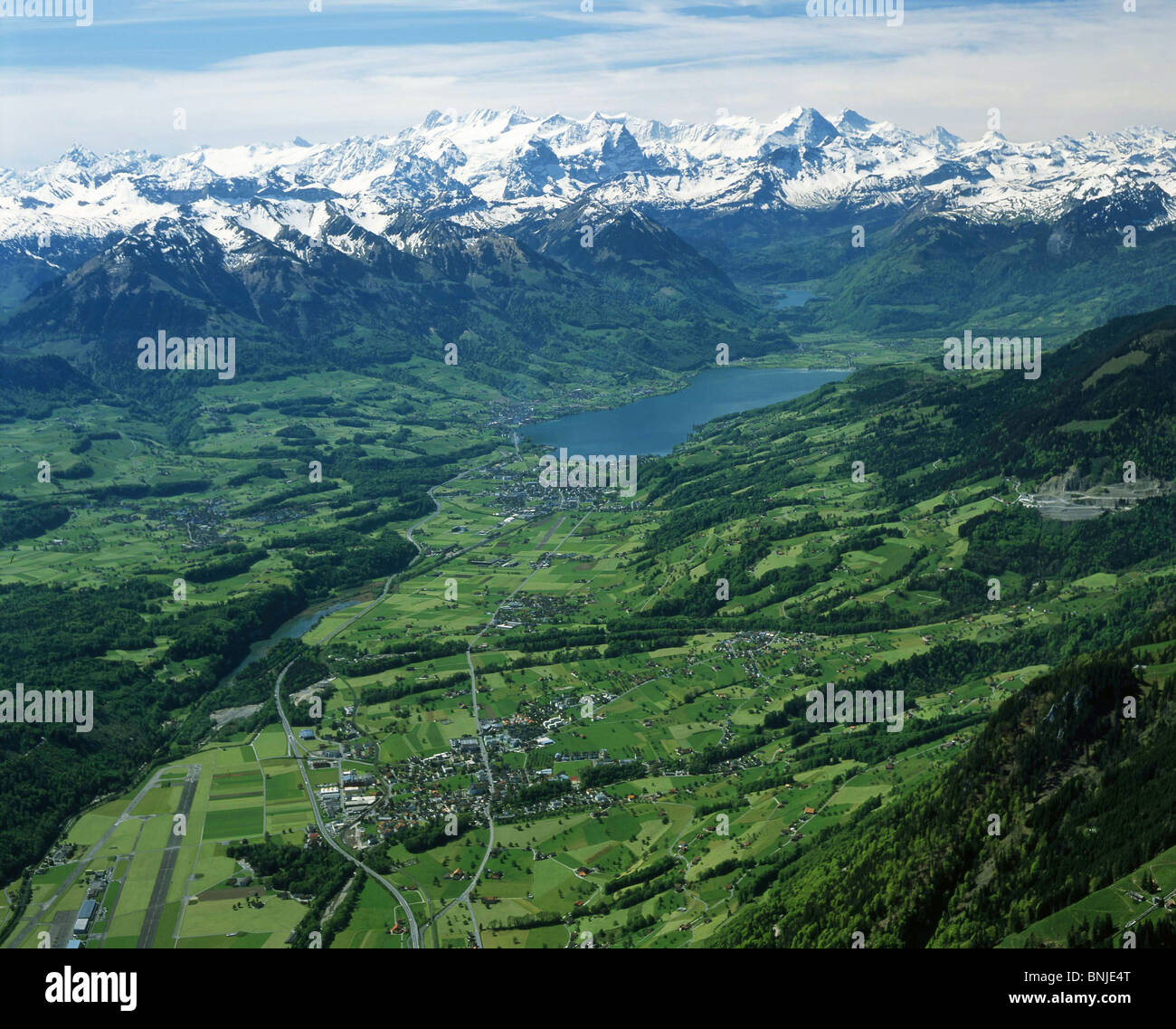 Foto Aerea Alpi vista montagna alpina montagne paesaggio paesaggio Cantone di Obvaldo Lago di Sarnen Svizzera Sarnen Foto Stock
