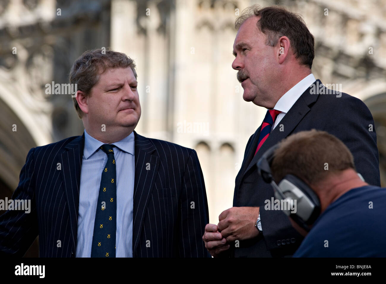 Angus Robertson, SNP MP (sinistra) e Elfyn Llwyd, Plaid Cymru MP. La politica del Regno Unito Foto Stock