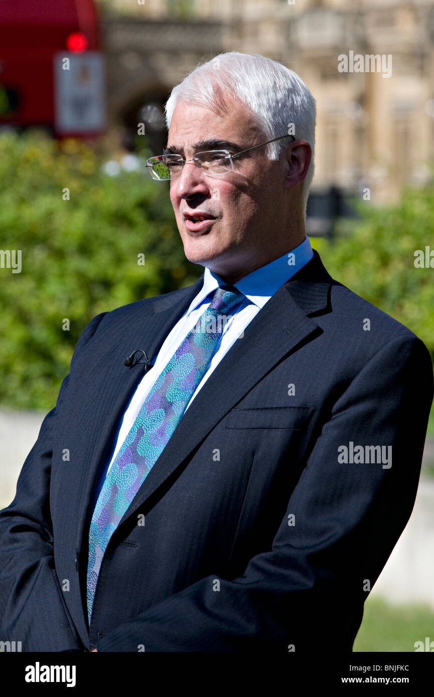 Maclean Alistair Darling, membro del parlamento britannico per Edimburgo Sud Ovest, Regno Unito (2010). Ombra il Cancelliere dello Scacchiere. Foto Stock