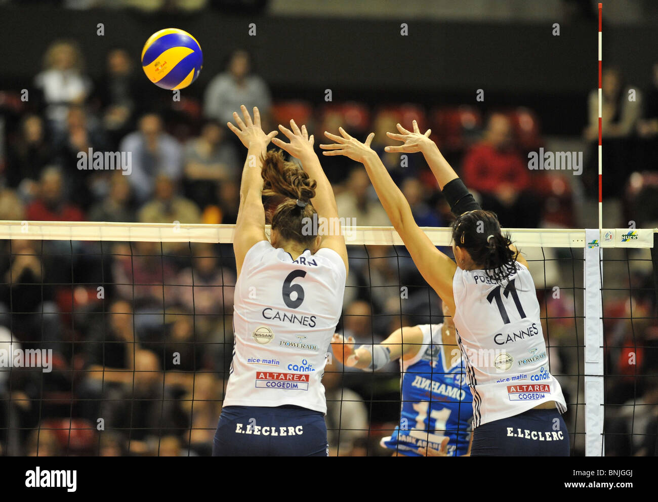 Le donne del Top Volley International 2008 Svizzera Basilea città tournament playing game match donne piscina indoor sport sport Foto Stock