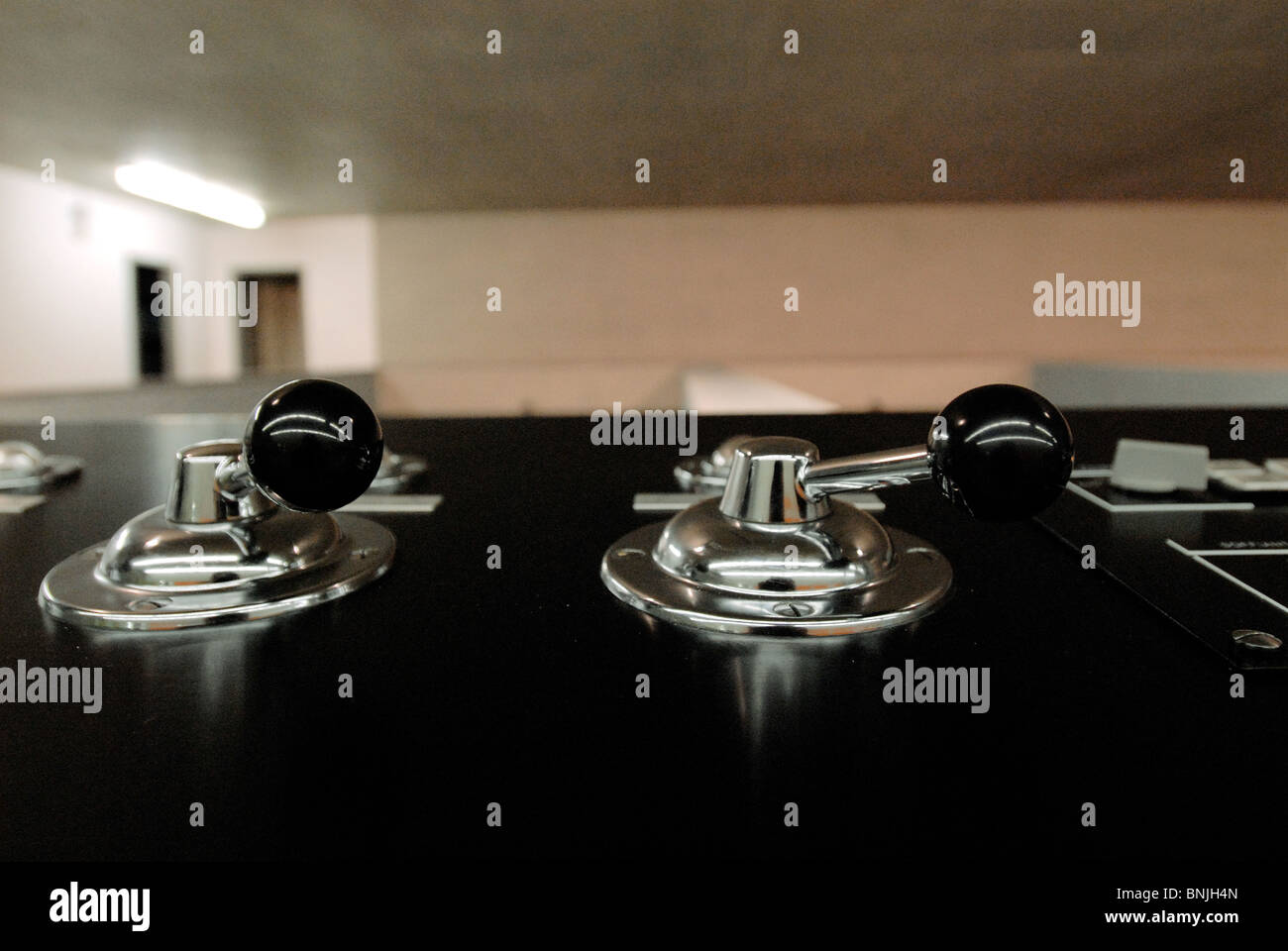 Dettaglio interruttore leva interruttori lvers piscina al chiuso controllo avviamento industria di lancio Foto Stock