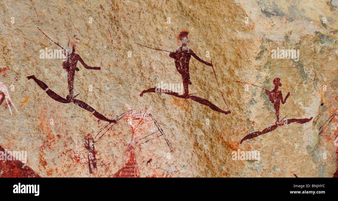 Arte rupestre di San Bushman pitture rupestri Kamberg Riserva Naturale Montagne Drakensberg Kwazulu Natal Sud Africa cacciatori preistorici Foto Stock