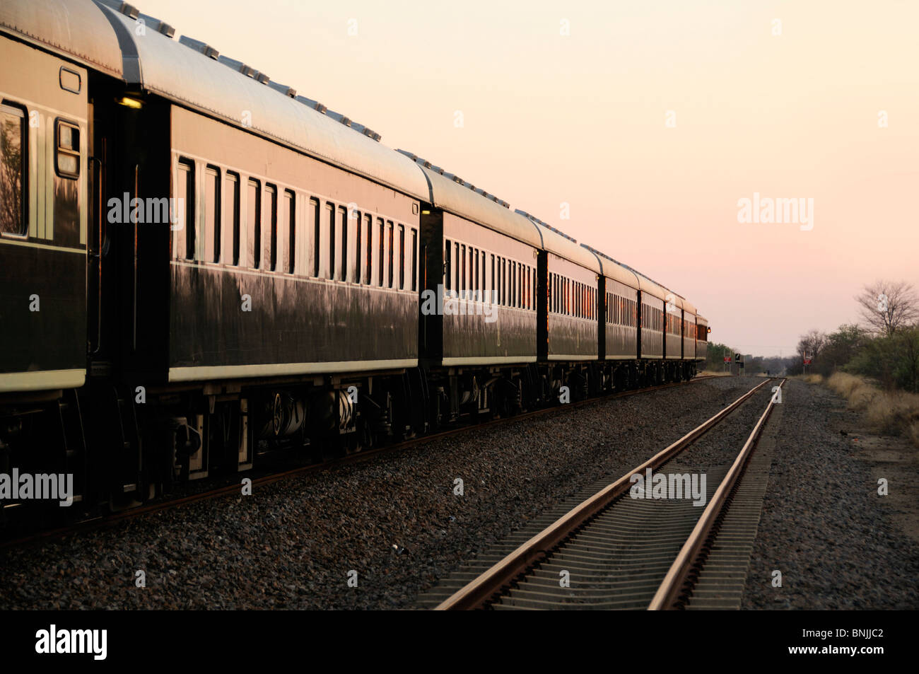 Rovos Rail treno privato da Pretoria a Victoria Falls Gauteng Sudafrica stazione ferrovia viaggi di lusso in viaggio Foto Stock