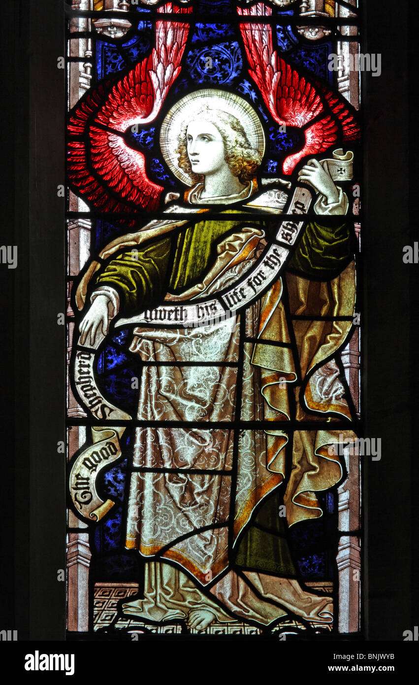 Una vetrata raffigurante un angelo, Chiesa Parrocchiale di San Giacomo il Grande, Snitterfield; artista Edward Frampton di Londra Foto Stock