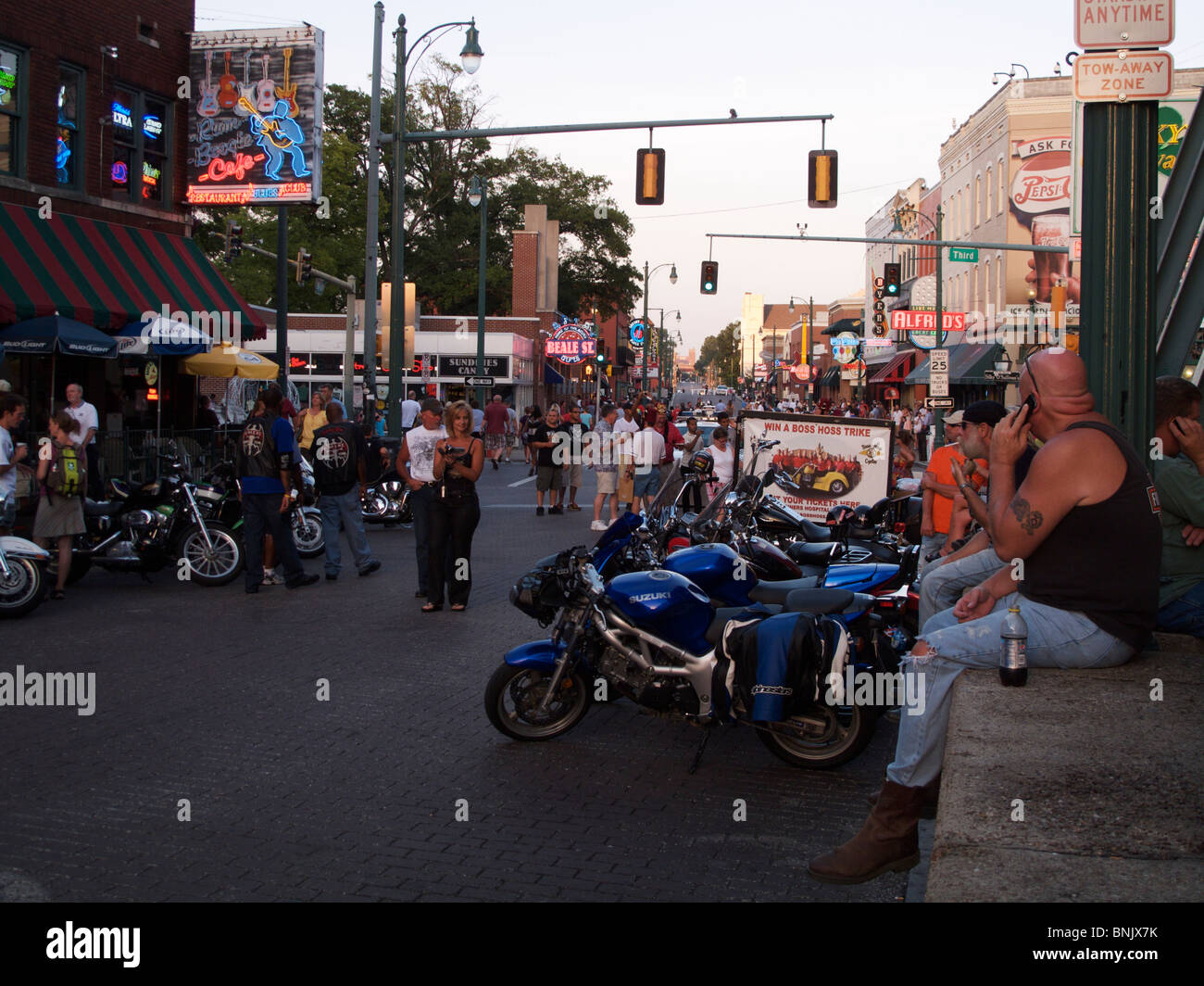 Bike notte su Beale Street. Memphis, Tennessee Foto Stock