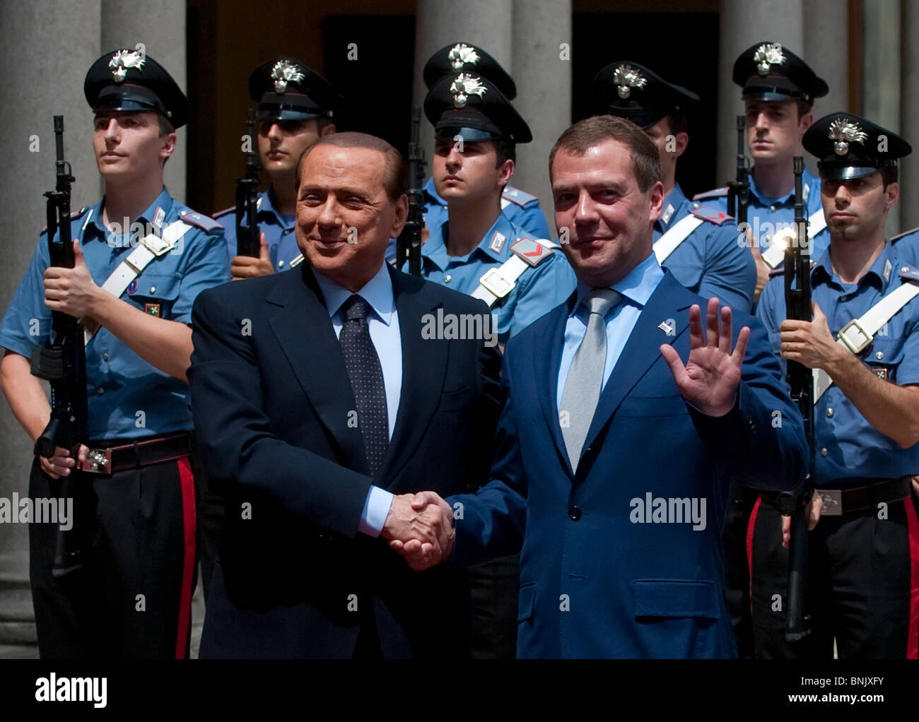Il Presidente russo Dmitry Medvedev incontra per colloqui con il Primo Ministro italiano Silvio Berlusconi a Milano, 23 Luglio 2010 Foto Stock