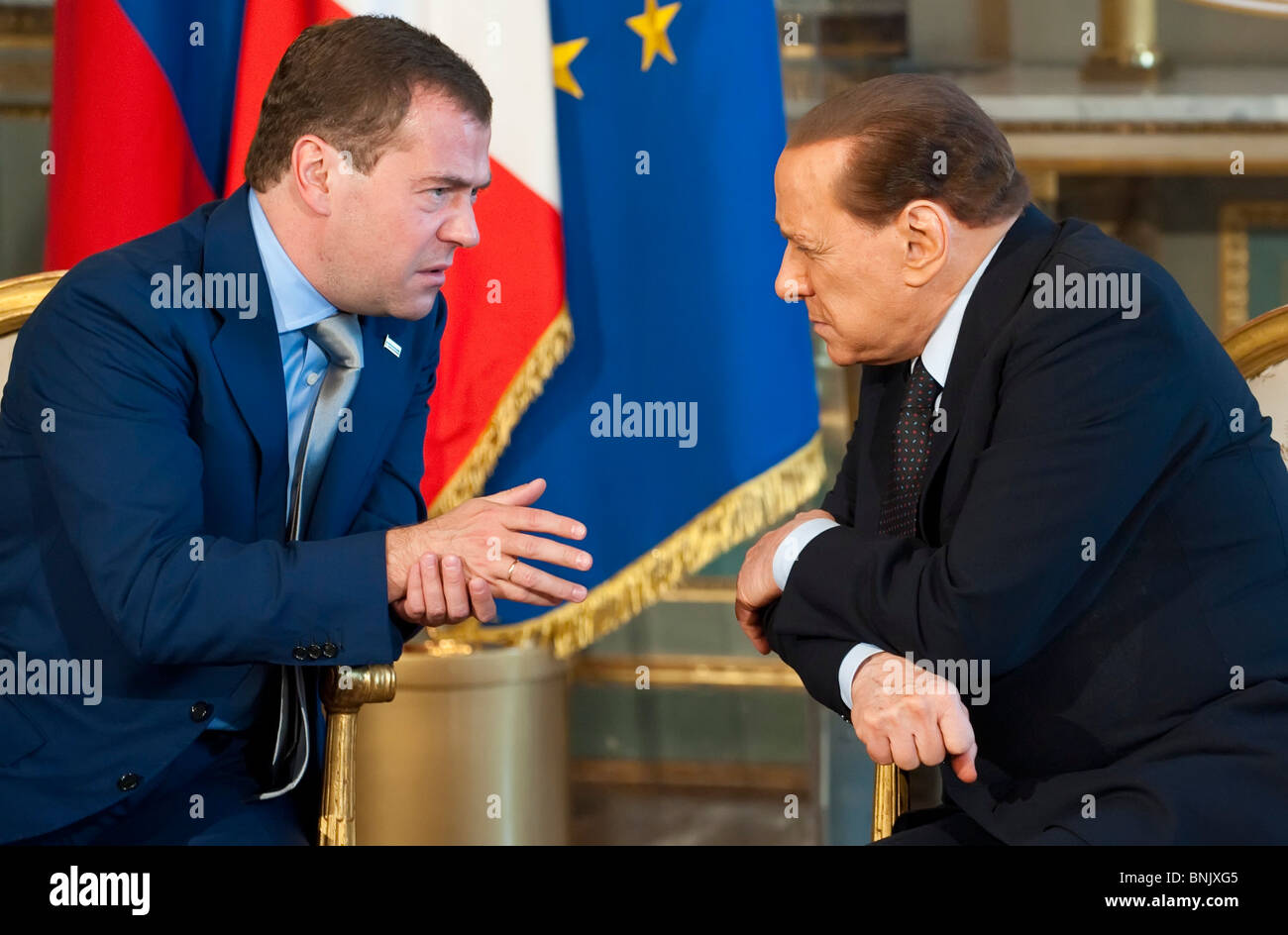 Il Presidente russo Dmitry Medvedev incontra per colloqui con il Primo Ministro italiano Silvio Berlusconi a Milano, 23 Luglio 2010 Foto Stock