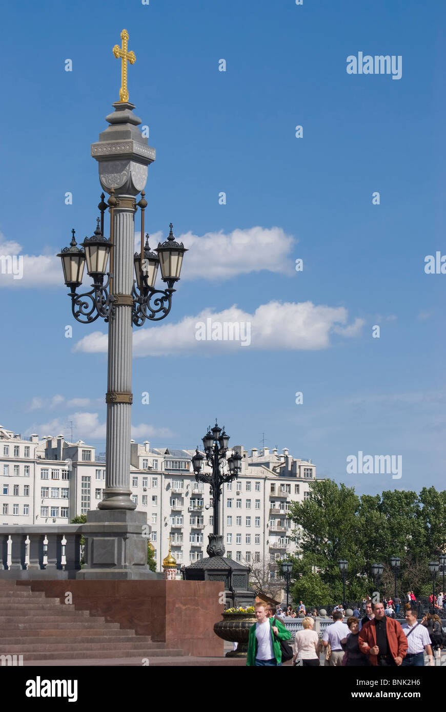 Lampione con golden croce ortodossa sulla parte superiore Foto Stock