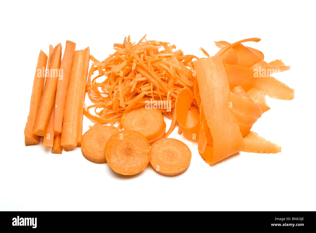 Preparate la carota in 4 modi diversi isolati contro uno sfondo bianco. Foto Stock