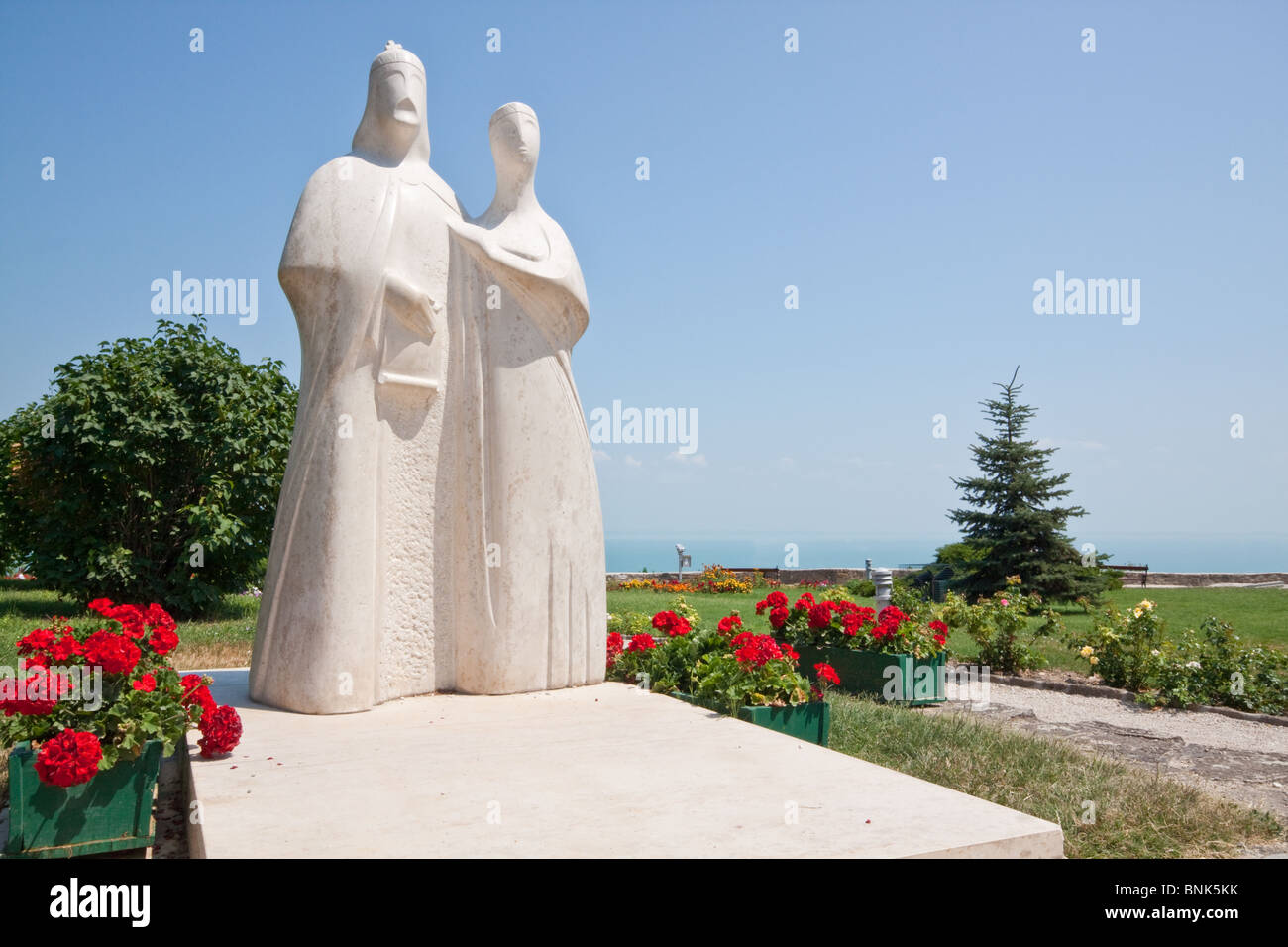 Le statue del Re Andrea I - fondatore dell'adiacente Abbazia di Tihany - e Queen Anastasia a Tihany, Lago Balaton Ungheria Foto Stock