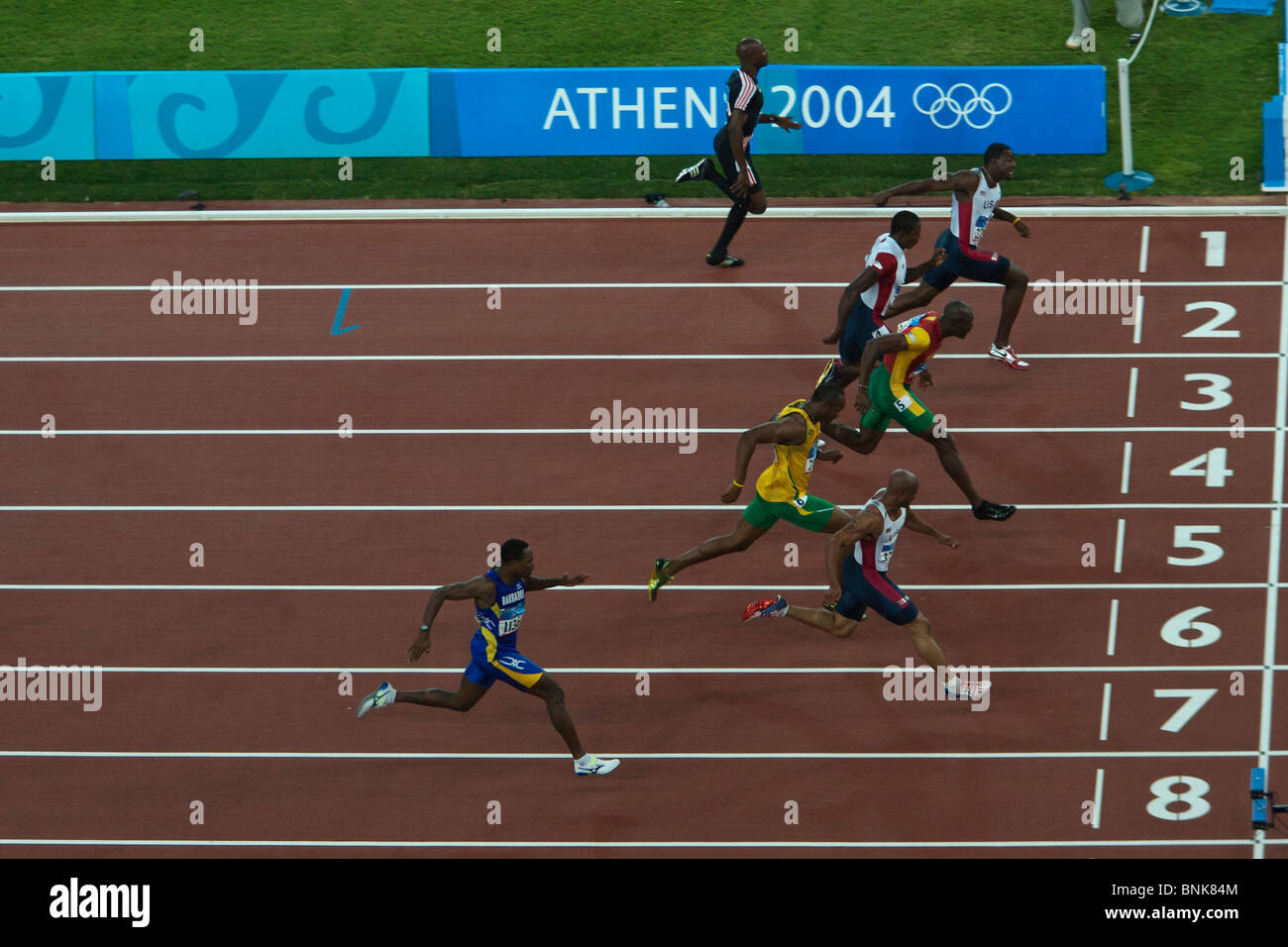 Justin Gatlin (USA) vincendo gli Uomini 100m alle 2004 Olimpiadi estive di Atene, in Grecia. Foto Stock