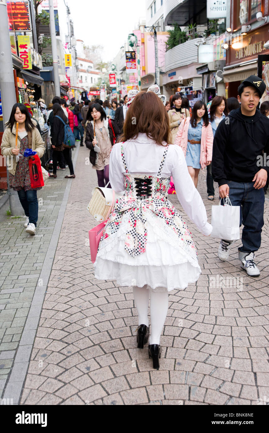 Lolita girl su Takeshita Dori in Harajuku, Tokyo, Giappone Foto Stock