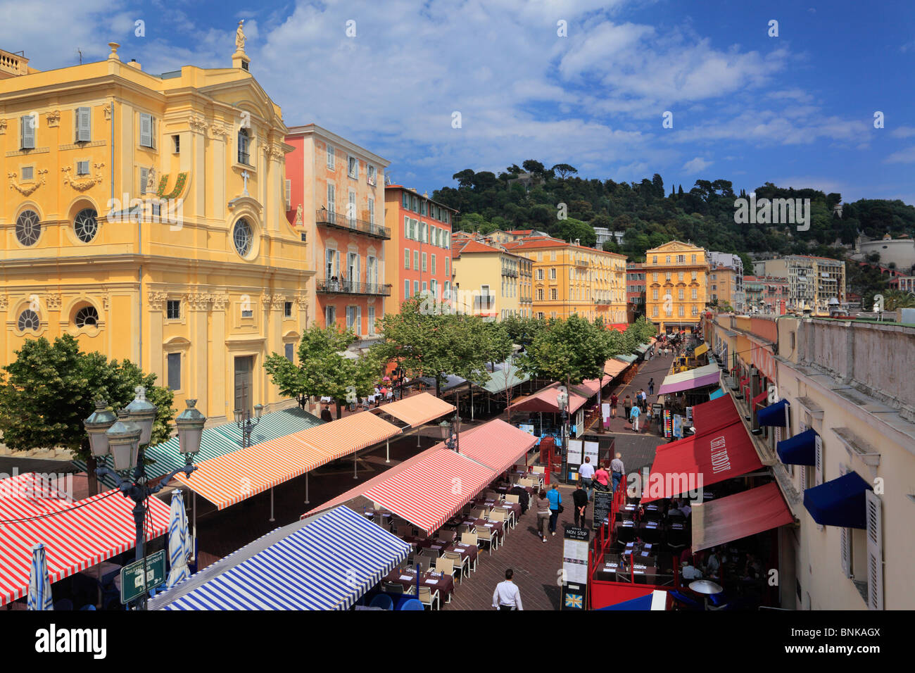 Il mercato dei fiori in città vecchia, Vielle Ville, parte di Nizza sulla costa azzurra Foto Stock
