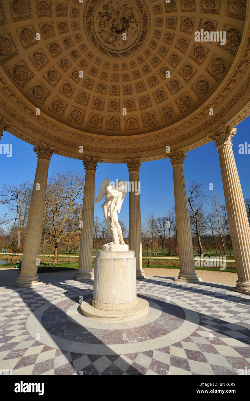 UNESCO blue sky giorno diurno esterno europa francia - francese Ile-de-France amore tempio outdoor parco esterno temple de l'amour Foto Stock