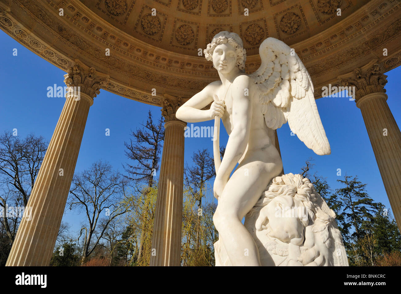 UNESCO blue sky giorno diurno esterno europa francia orizzontale francese Ile-de-France amore tempio outdoor parco esterno temple de Foto Stock