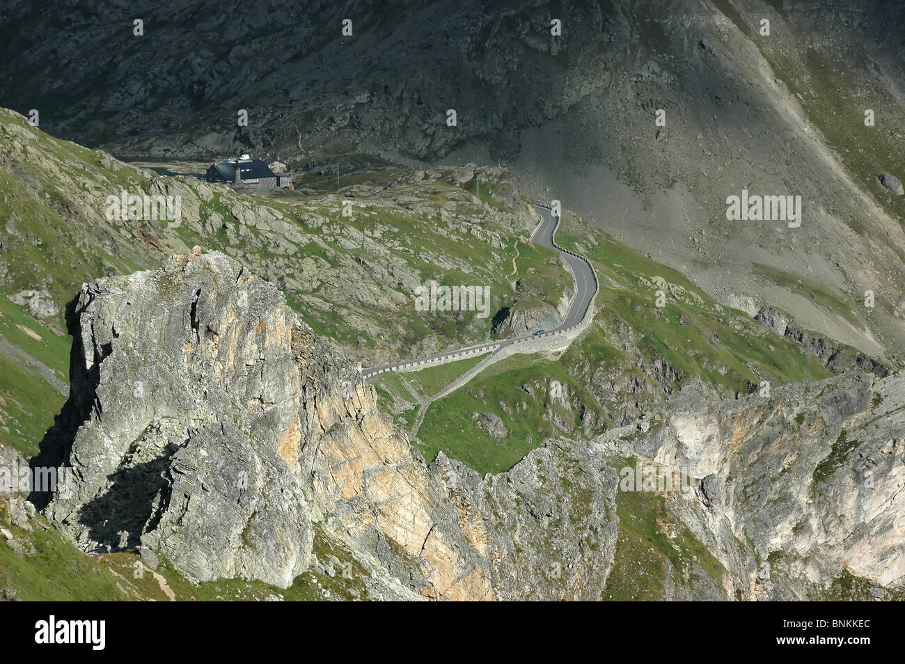 Tallness grande cosa Saint Bernhard Vallese Svizzera passaporto mountain pass Italia Svizzera Alpi montuoso Foto Stock