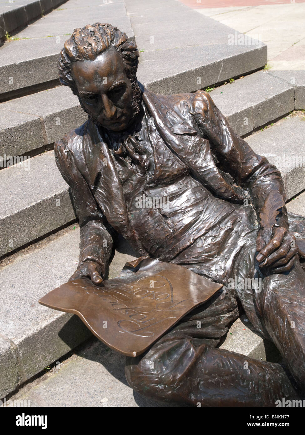 La Thomas Attwood Statua in Chamberlain Square, Birmingham City Centre, West Midlands England Regno Unito Foto Stock