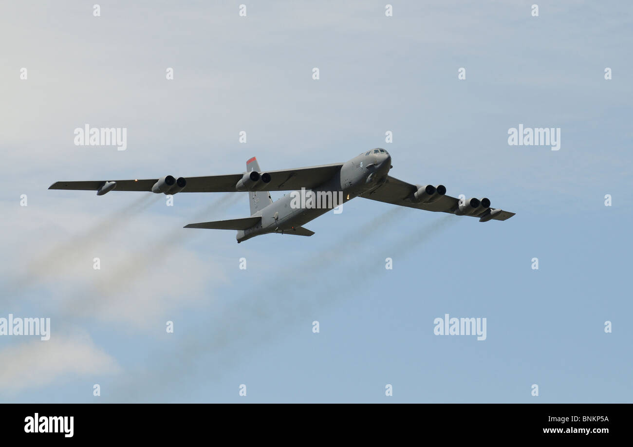 B 52 bomber aeromobile in volo su Southern England Regno Unito Foto Stock