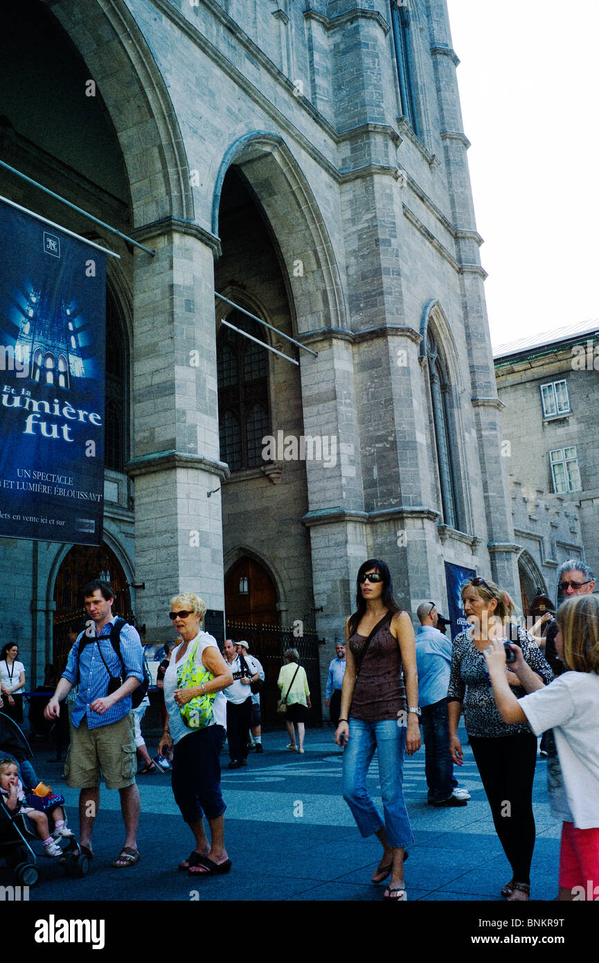 I turisti alla basilica di Notre Dame a Montréal, Québec Foto Stock