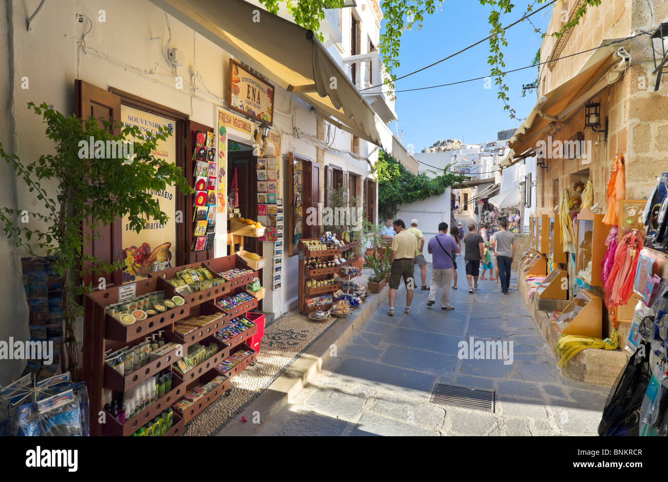 Negozi nel villaggio di Lindos, Rodi, Grecia Foto Stock