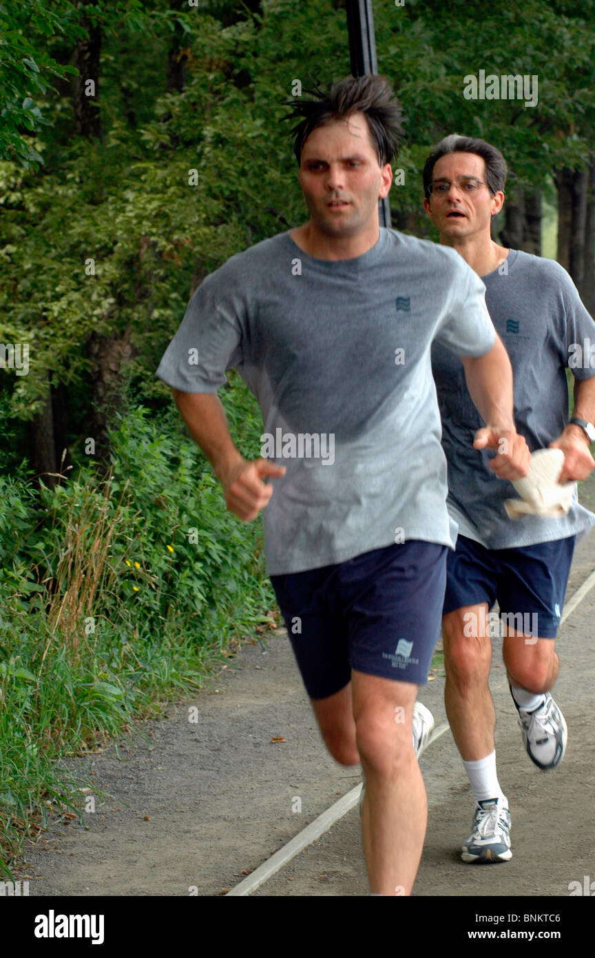 Per gli amanti del jogging circle il Central Park il serbatoio nel calore e umidità sulla luglio 27, 2006. (© Frances Roberts) Foto Stock