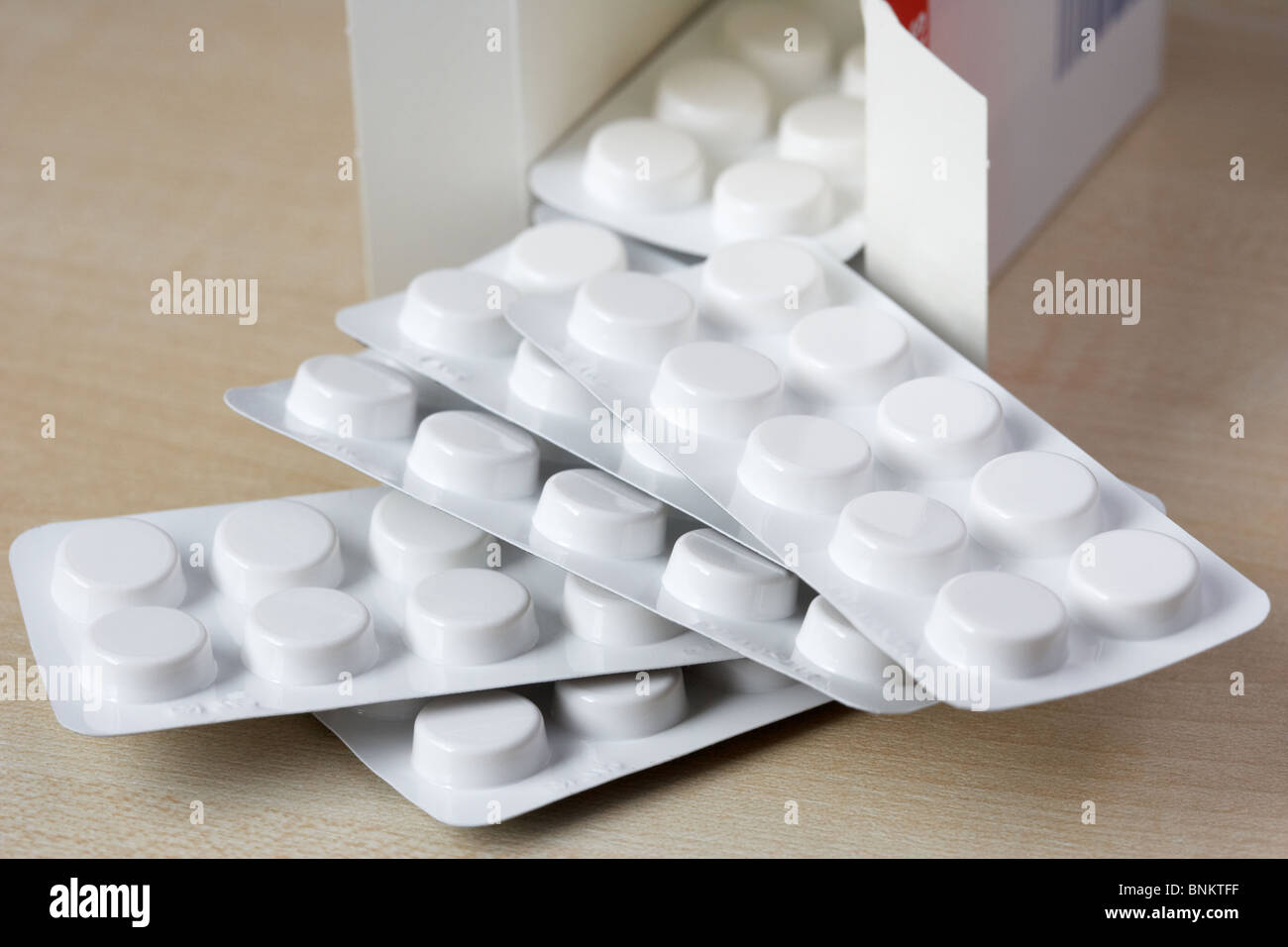 Multi-pack di 100 co-codamol codeina e paracetamolo compresse in blister Foto Stock