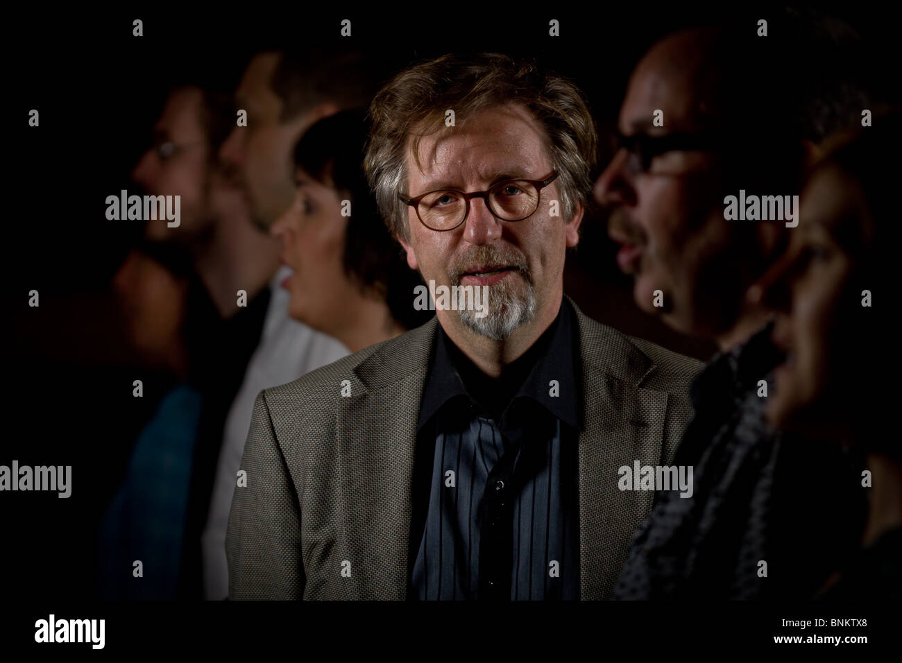 Il compositore Lasse Thoresen con gruppo vocale Nordic Voices. Vincitore del Consiglio nordico Music Prezzo 2010. Foto Stock