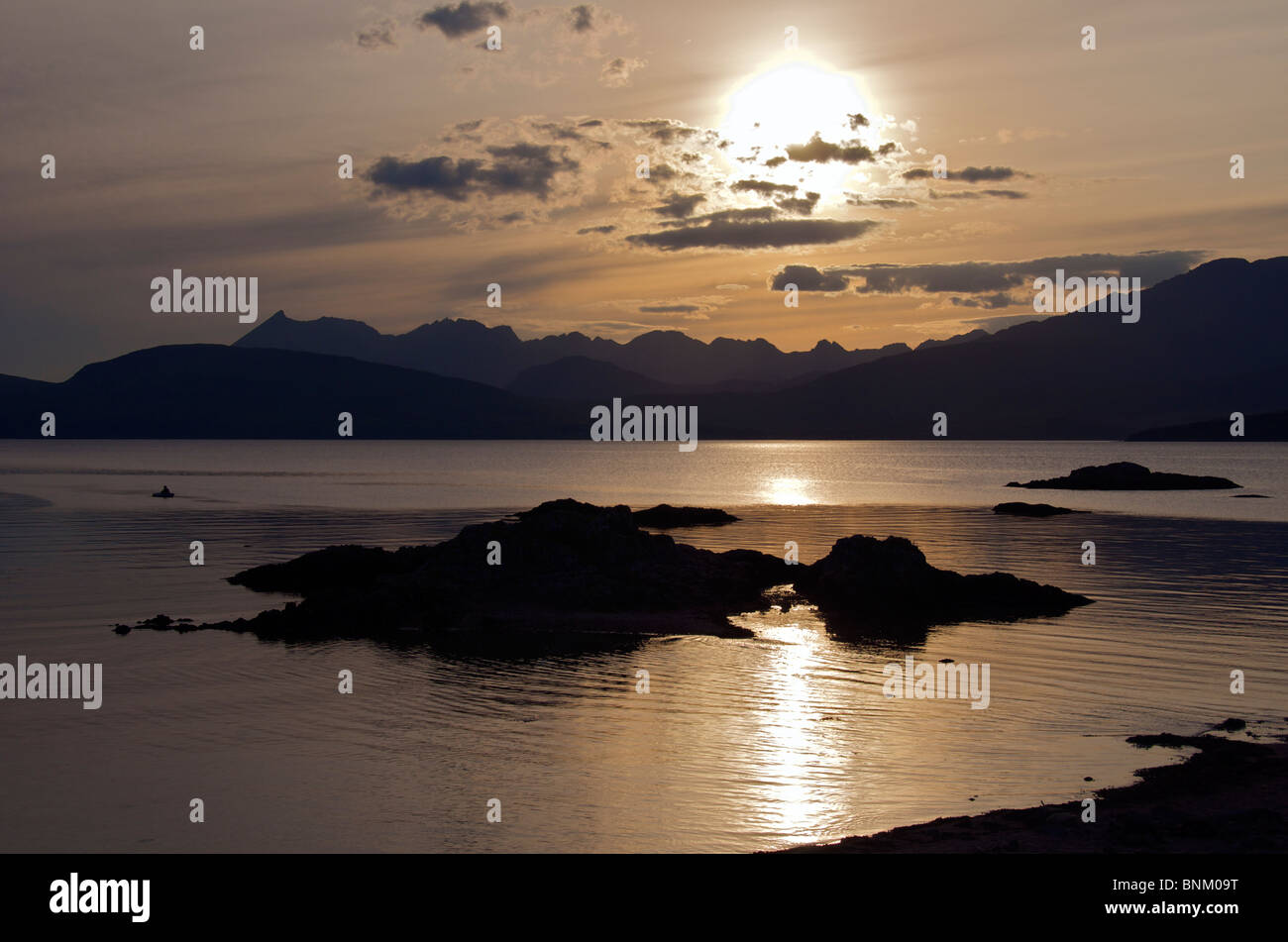 Sunset Loch Eishort Isola di Skye in Scozia Foto Stock