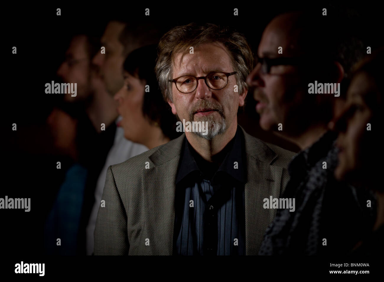 Il compositore Lasse Thoresen con gruppo vocale Nordic Voices. Vincitore del Consiglio nordico Music Prezzo 2010. Foto Stock