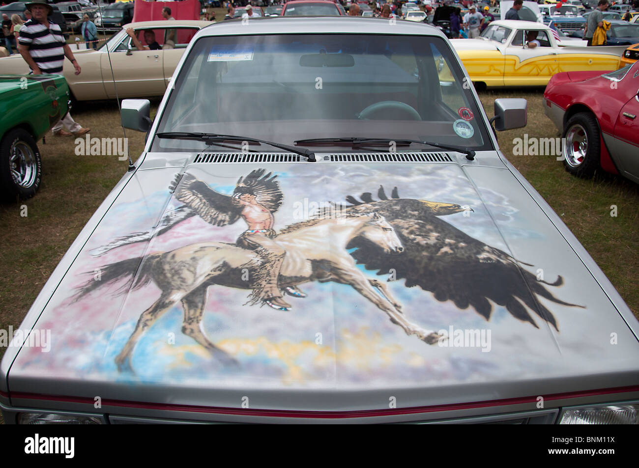 Il cofano del motore di un Sierra S15 Chevrolet Pick-up di un'auto americana mostrano il 4 luglio 'Giorno di Indipendenza' in Tatton Park, Cheshire. Foto Stock