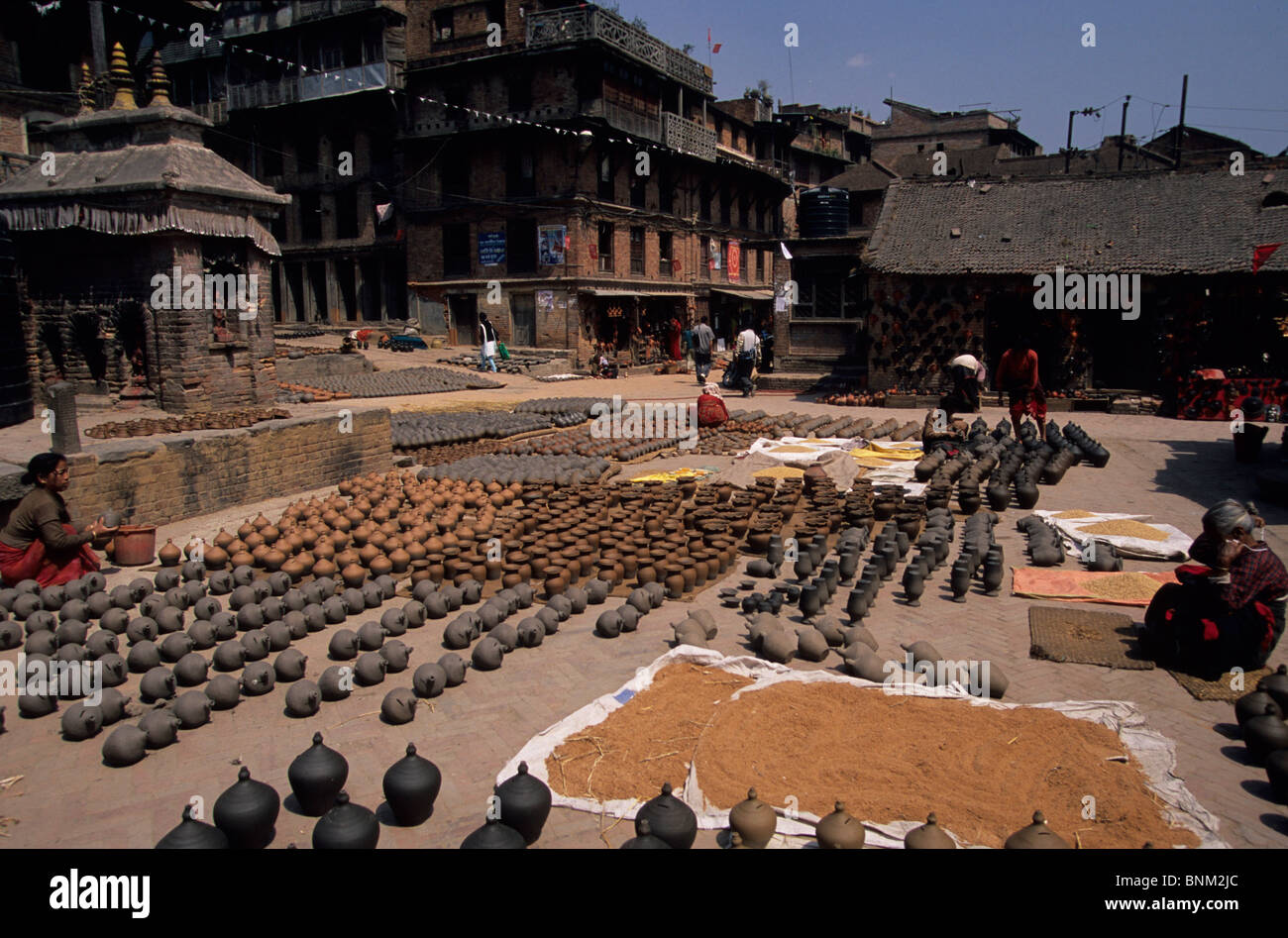 Talako in ceramica quadrato Bhaktapur Bhatgaon Patrimonio Mondiale UNESCO monumento Nepal UNESCO patrimonio mondiale turismo viaggi Foto Stock