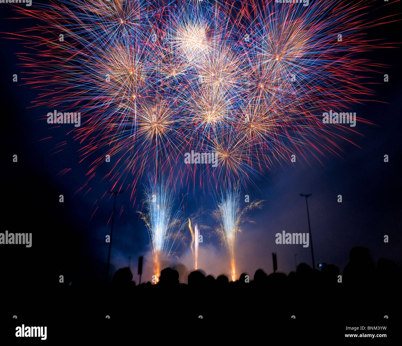 Germania Erfurt Europa esplosione fuochi d'artificio Fuochi d'artificio altezza del corpo di fuochi d'artificio notte night ammissione Pyro Pyronale Turingia decidere Foto Stock