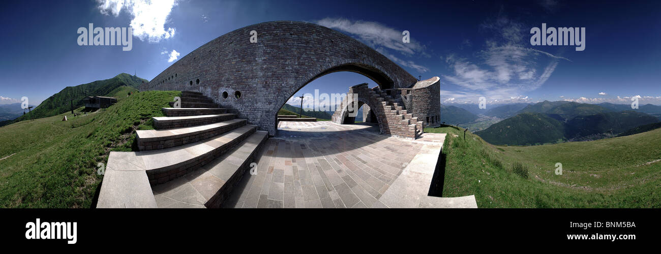 Ticino Monte Tamaro Mario Botta chiesa di Santa Maria degli Angeli chiesa scenario curva di pietra Foto Stock