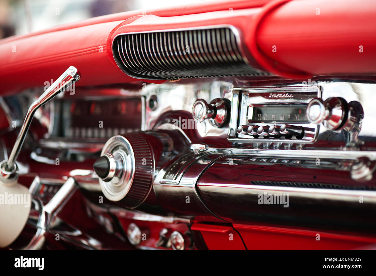 Red 1958 Buick speciale. Buick 2 porta convertibile speciale interno. Americano classico degli anni cinquanta auto Foto Stock