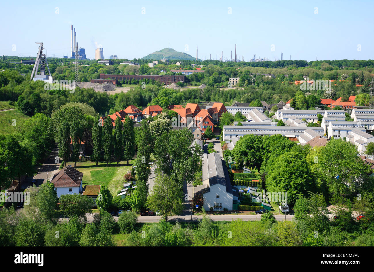 Germania Gelsenkirchen Ruhrgebiet Nordrhein-Westfalen NRW Gelsenkirchen-Buer Panorama Blick von der Halde Rungenberg Zeche Hugo Foto Stock