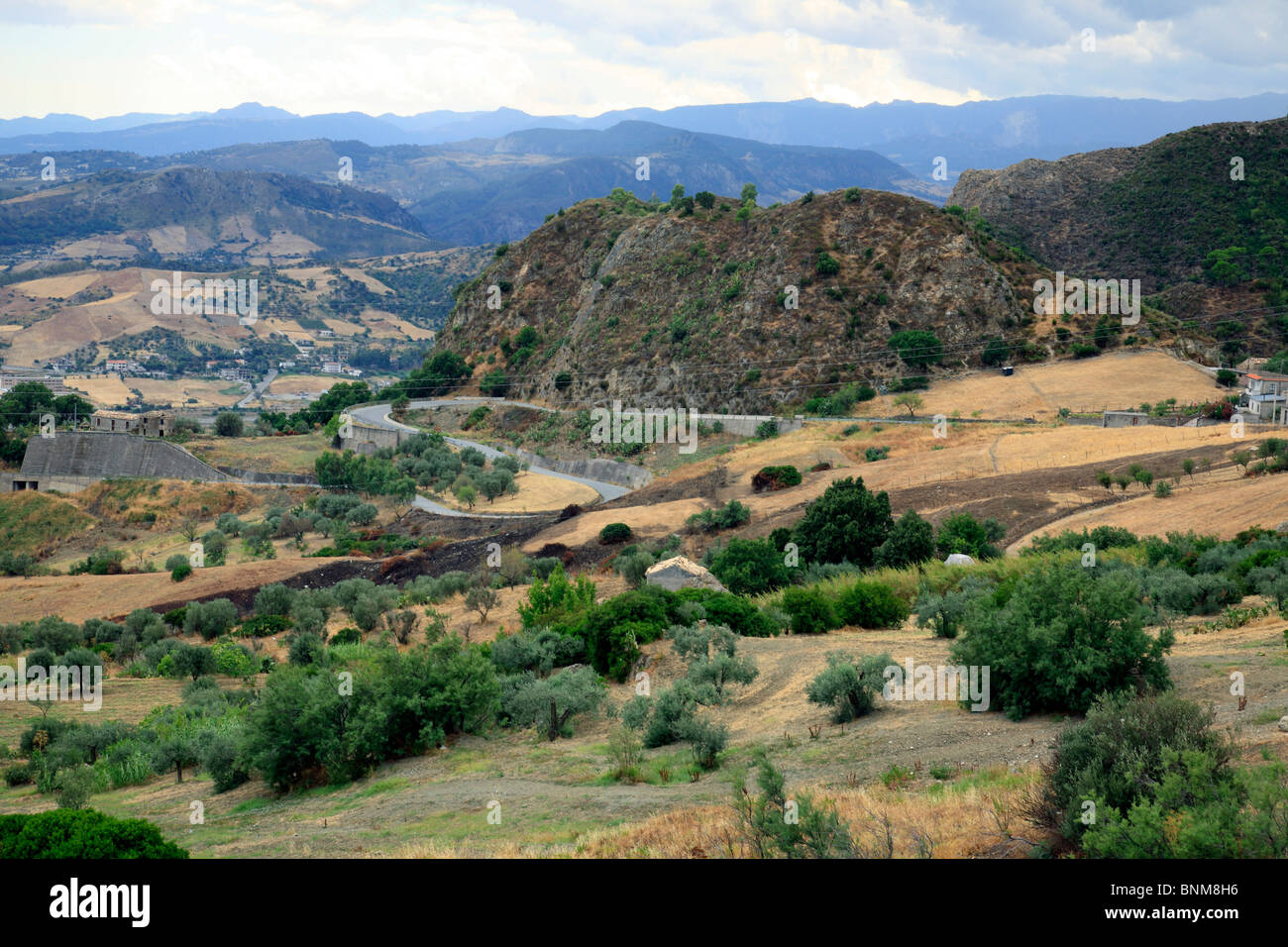 Italia Gerace Provinz Reggio Calabria Reggio di Calabria Ionisches Meer Mittelmeer Gebirgslandschaft des Aspromonte Foto Stock